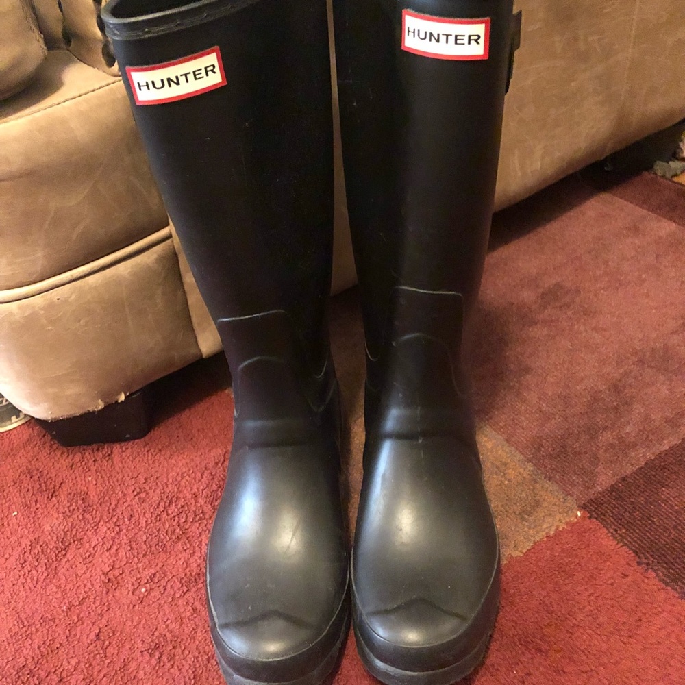 Black Hunter rain boots.